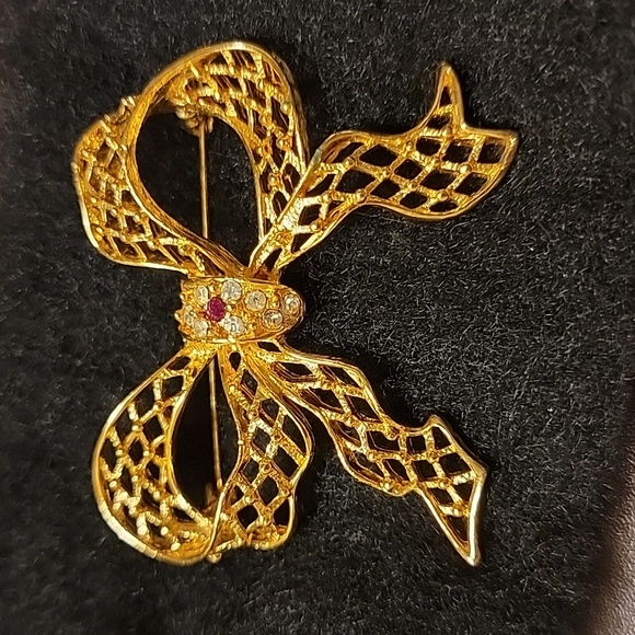 Cut Out Ribbon Bow Gold Tone Brooch Pin Christmas Holiday Clear Red Faux Stones - Picture 10 of 16